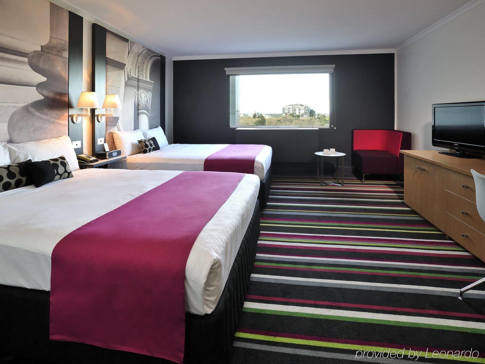 Mercure Melbourne Treasury Gardens Exterior photo