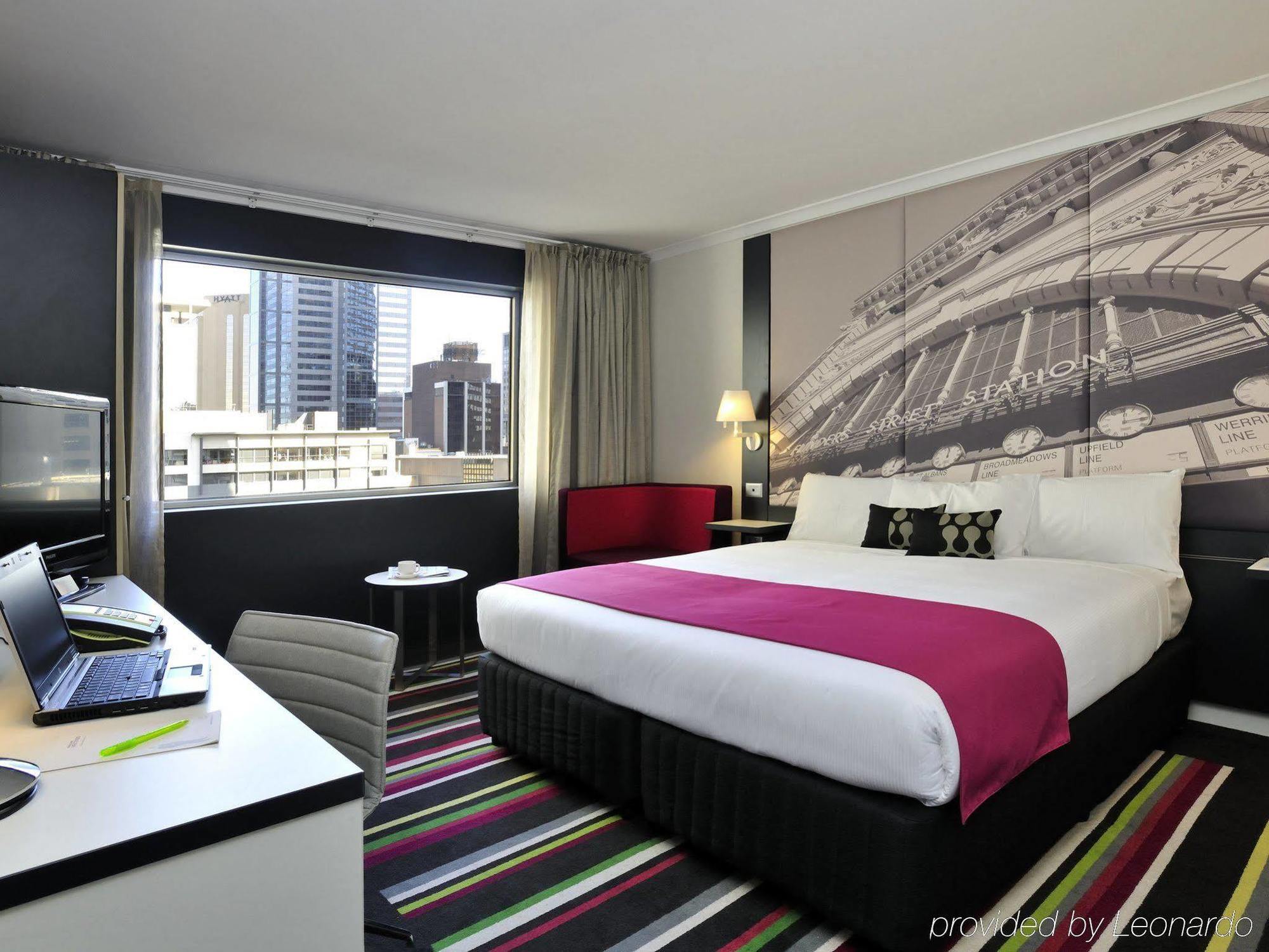 Mercure Melbourne Treasury Gardens Exterior photo