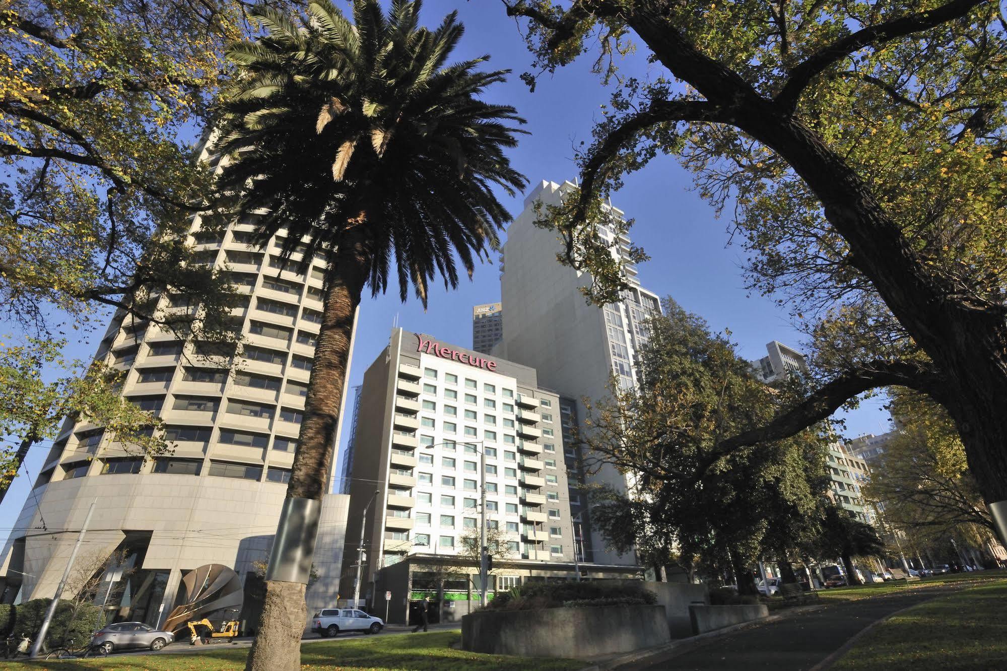 Mercure Melbourne Treasury Gardens Exterior photo